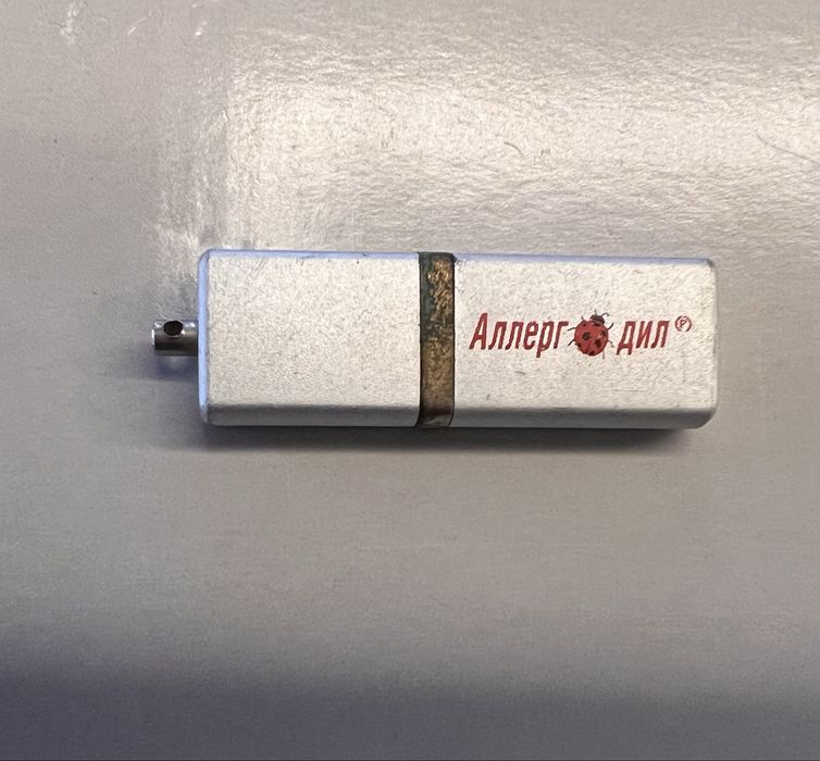 Флешка 3,79 Гб целая