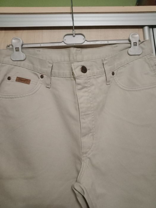 Spodnie beżowe-Wrangler