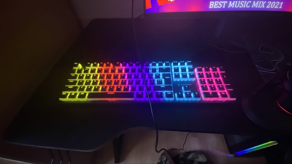 Продаю компютер монітор стіл крісло