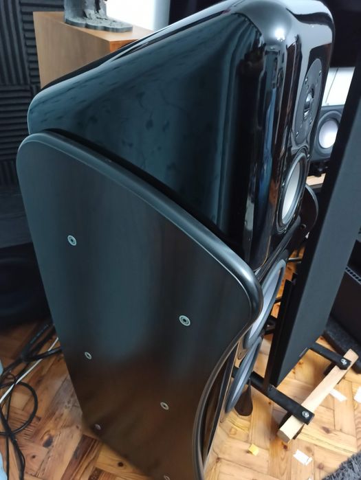 Revel última studio 1