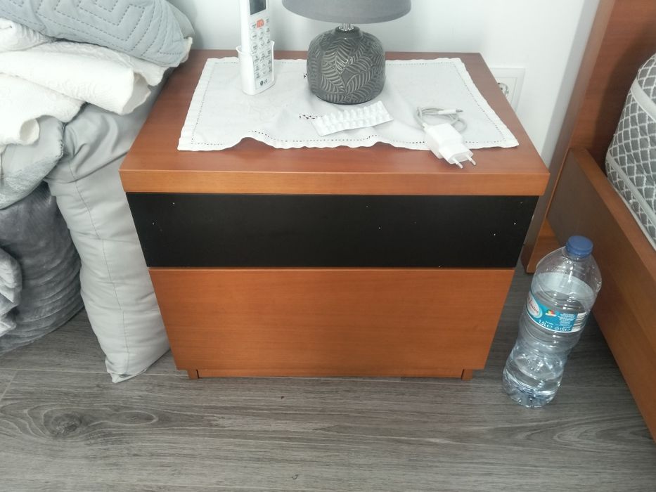 Cama colchão estrado mesas cabeceira