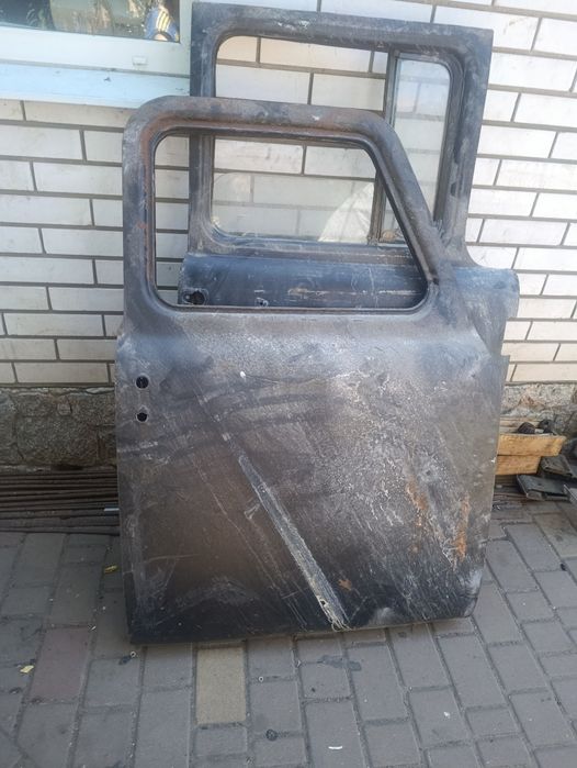 Продам двери ЗИЛ 130 в сборе