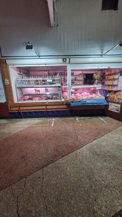 Продам готове місце на ринку "Житній" з холодильним обладнанням