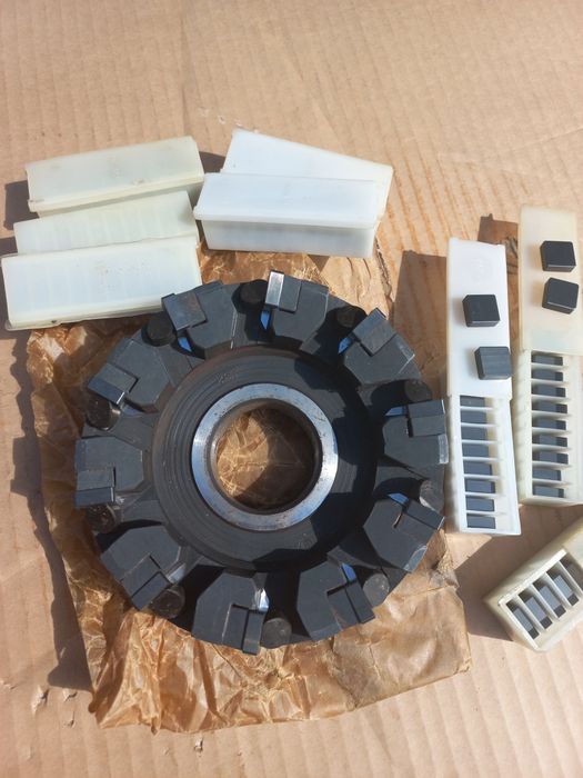 Фреза торцевая, пластина металлокерамическая ВОК 71