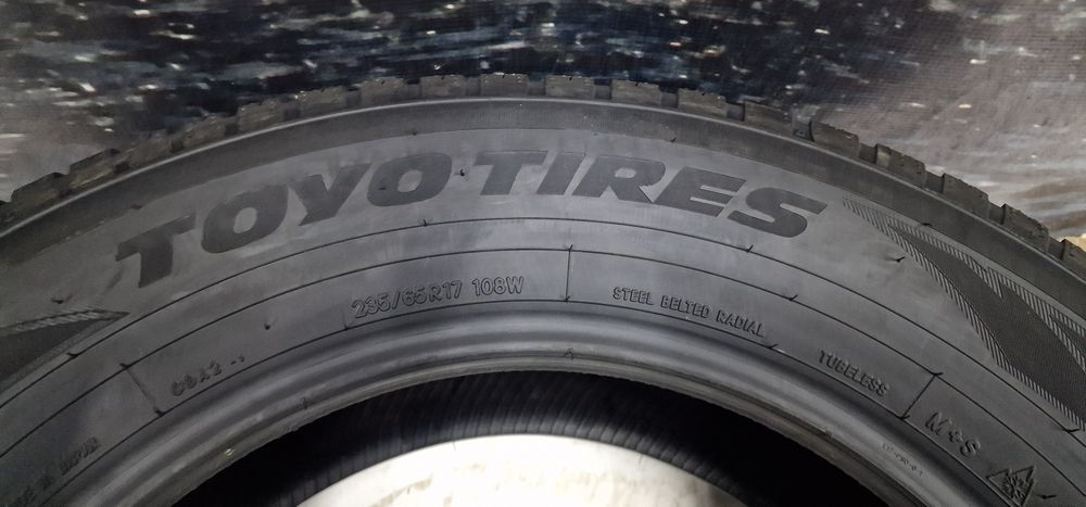S23 1 x 235/65R17 Toyo Celsius AS2 108W XL opony wielosezonowe demo