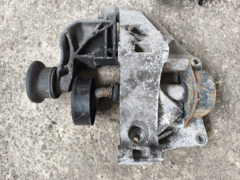 Audi 80 1.9 TDI łapa alternatora