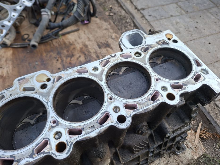 Blok silnika wał korbowody tłoki BMW M52tub20 e46 320i 150 koni