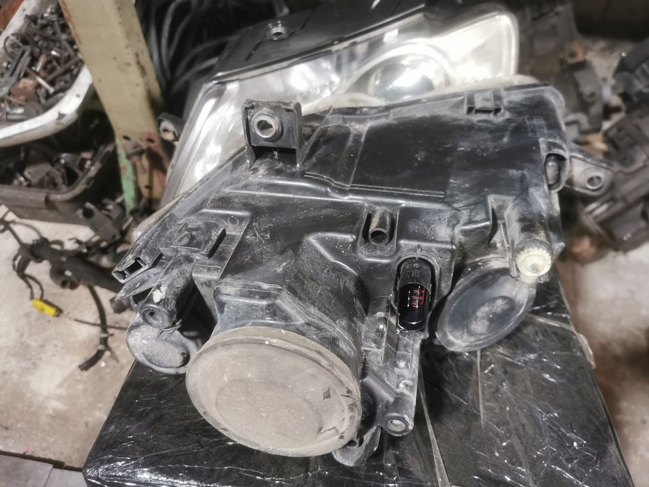 Фара передня  Volkswagen  Passat B6 VW  Пассат Б6.