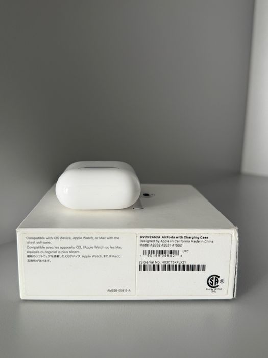 AirPods with Charging Case оригінальні навушники apple повний комплект
