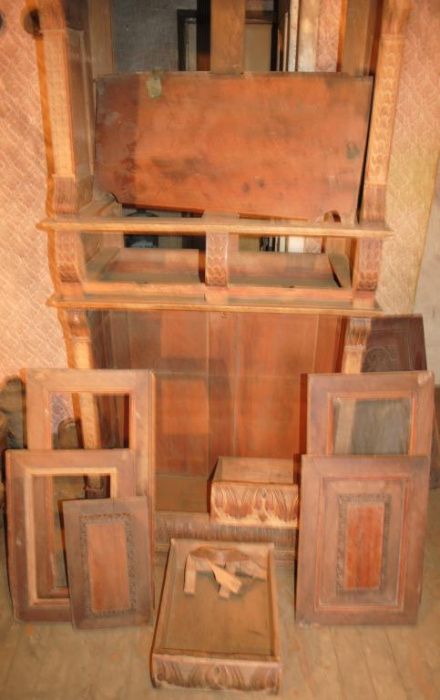 Очень старая горка буфет красивая резьба под реставрацию. Мебель антик