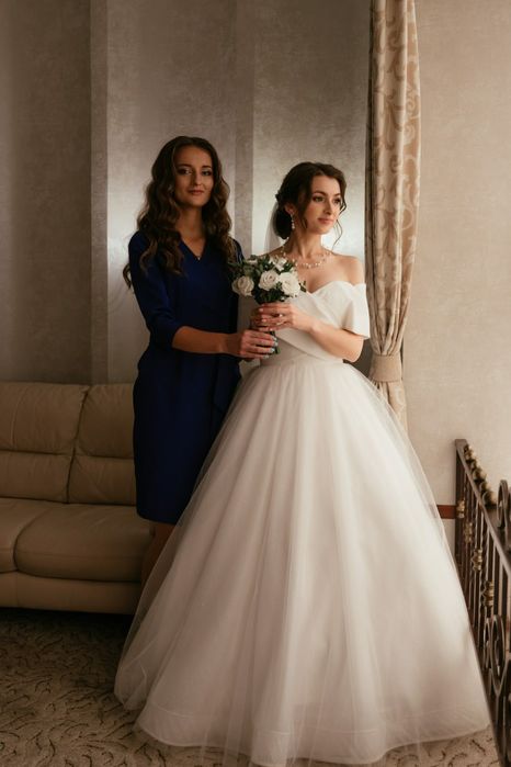 Весільна сукня на мініатюрну наречену