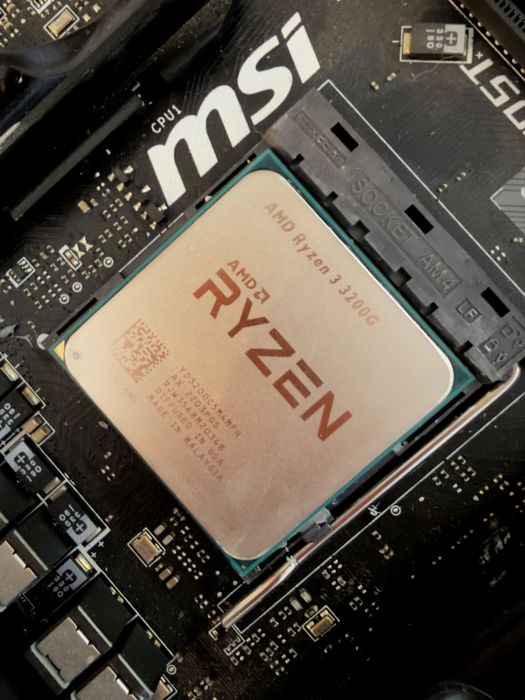 AMD Ryzen 3 3200G