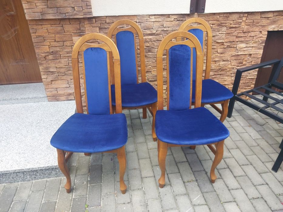 Cztery krzesła dębowe