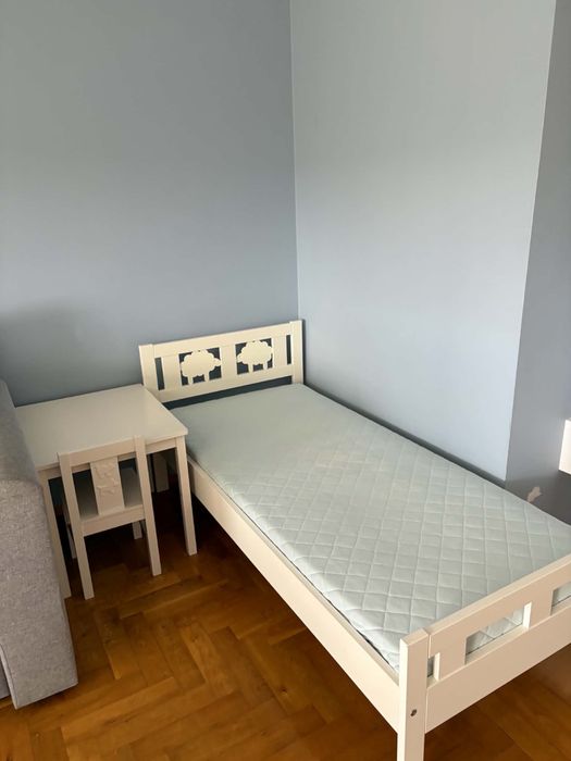 Łóżko dziecięce + stolik