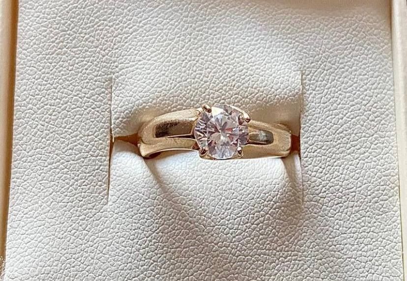 Кольцо золотое помолвочное