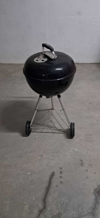 Churrasqueira Weber Compact Kettle a carvão,