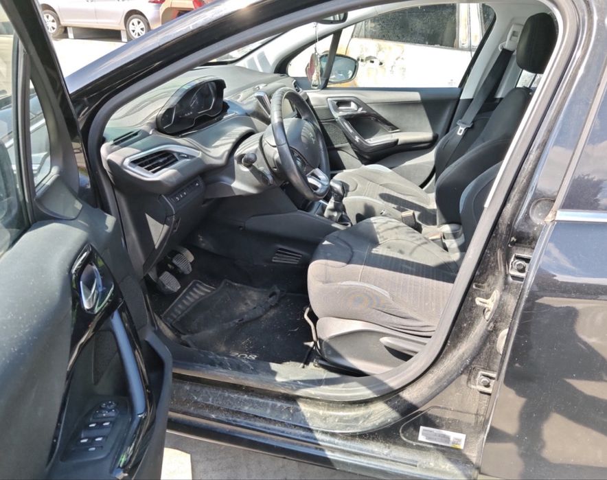 Peugeot 208 1.6 hdi 11/2013