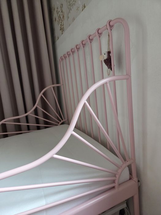 Łóżko dziecięce Ikea Minnen, różowe + materac