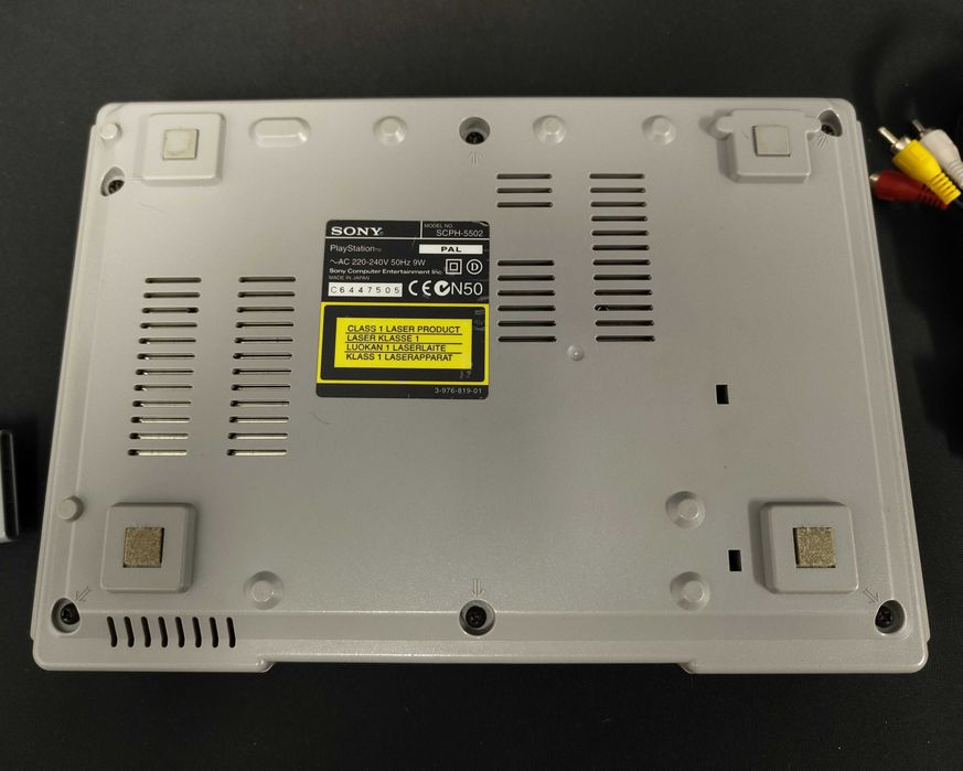 Konsola Sony PS1 z okablowaniem padem i kartą pamięci