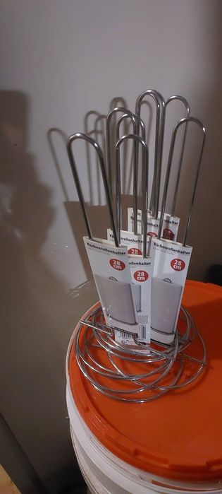 Metalowy stojak   na  ręcznik papierowy