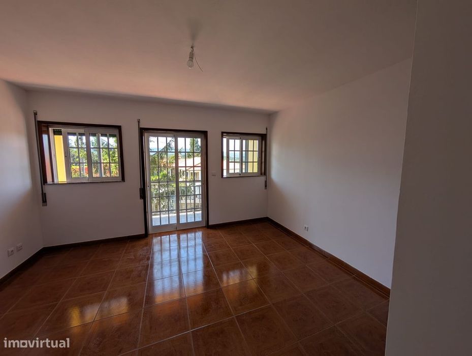 Moradia Independente T4 | 500 m² de Terreno | Espaço e Potencial