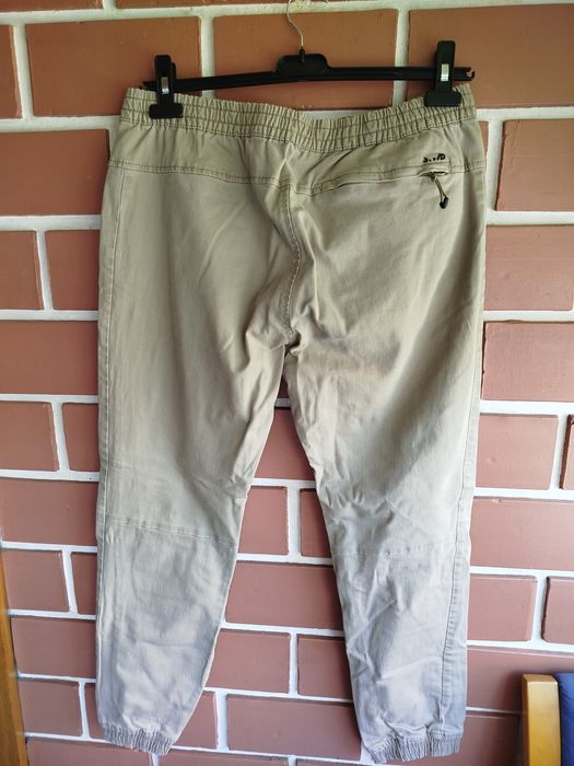 Calças bege Pull and Bear