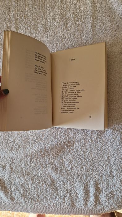 Livro "Canto Incerto" de Soledade Summavielle