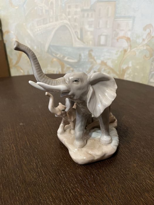 Фарфоровые статуэтки.Дама с веером,Первая Книга,Слоники.Полонне,Maofa