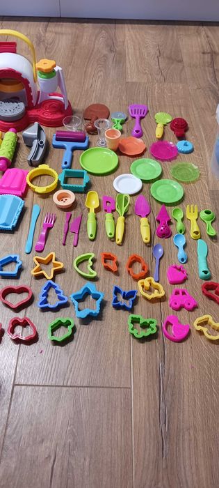 Play Doh - mega zestaw mega ciastoliny - ponad 100 elementów + gratisy