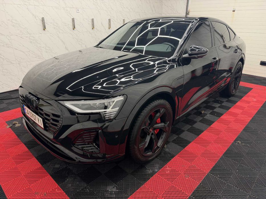 8
Audi Q8 e-tron 2023