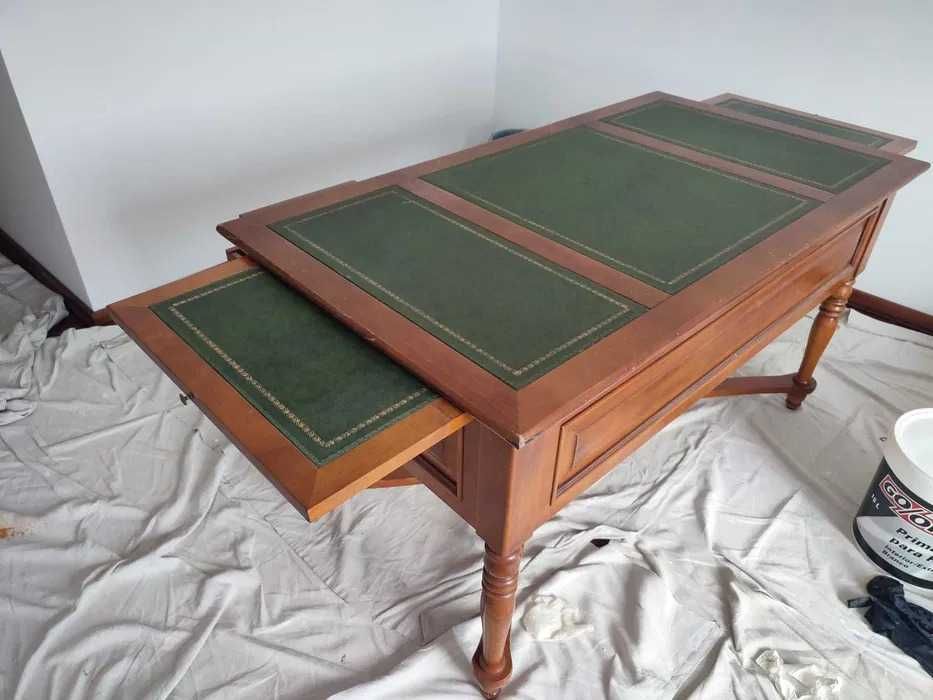 Mesa de escritório retangular em madeira maciça com gavetas
