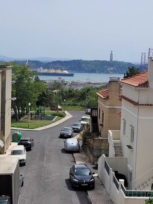 APARTAMENTO EM ALCANTARA acolhedor e  solarengo