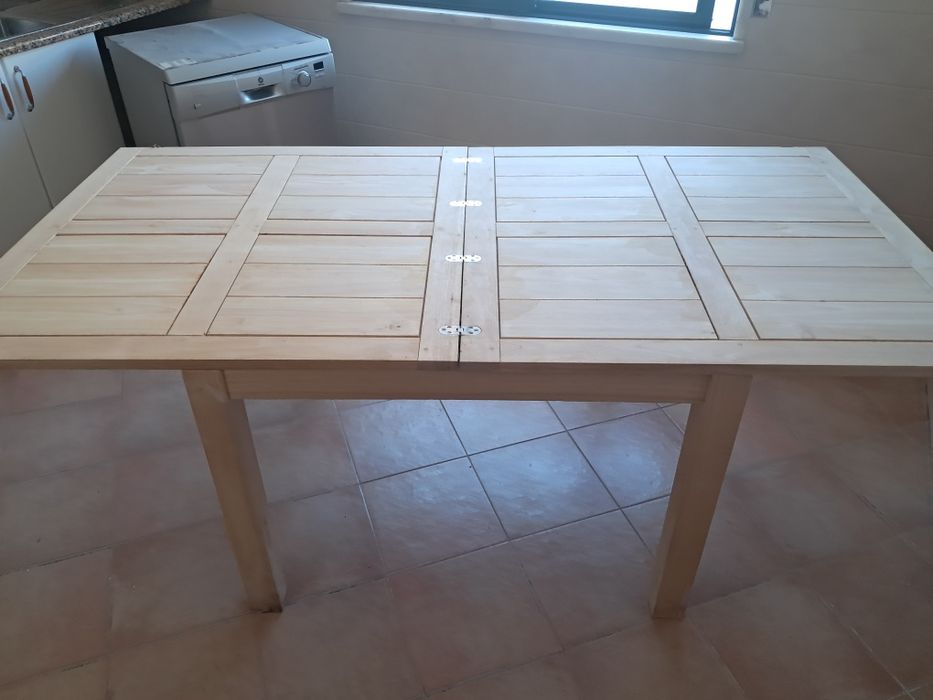 Mesa de  cozinha em  Madeira