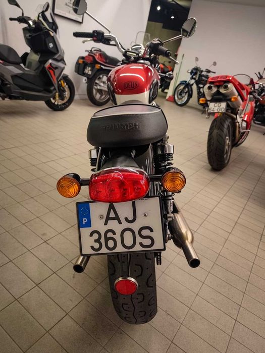 TRIUMPH BONNEVILLE T100 2021