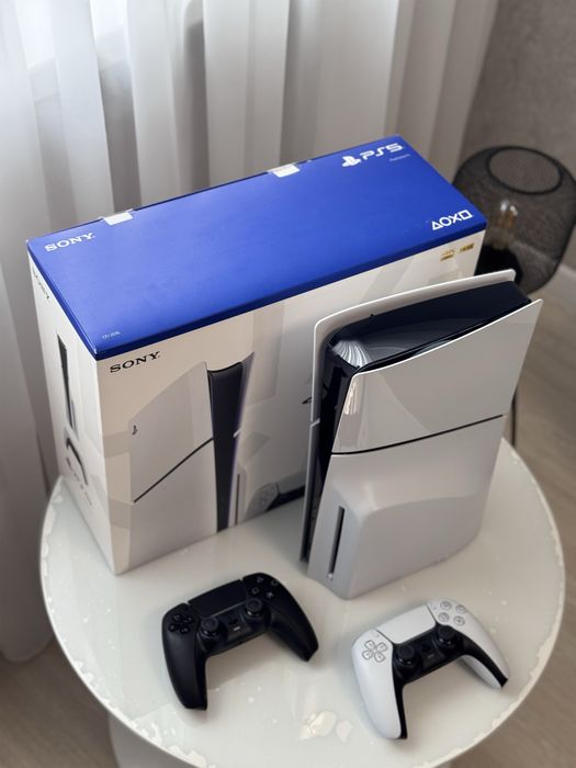Продам Sony PS5 состояние новой