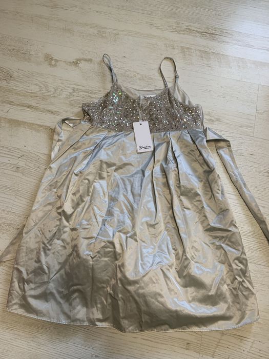 Сукня блискуча срібляста на свято чи день народження