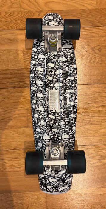 Skate Cruiser / Penny Board 22" Land Surfer (Padrão Caveiras)