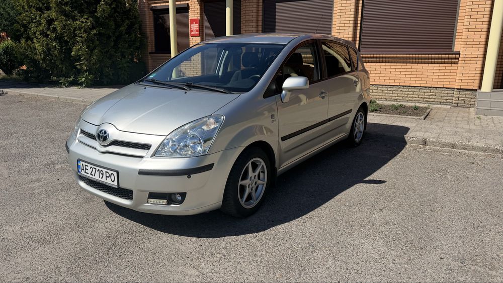 Toyota Corolla  Verso 2005