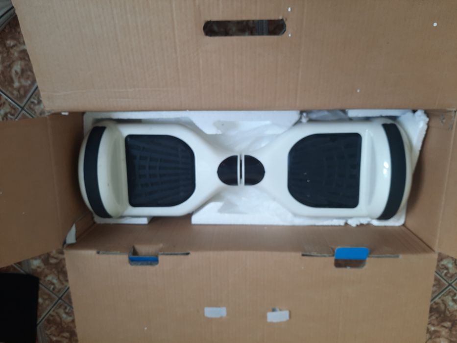 Deskorolka elektryczna (hoverboard) Skymaster Opticum Wheels 6 w kolorze białym