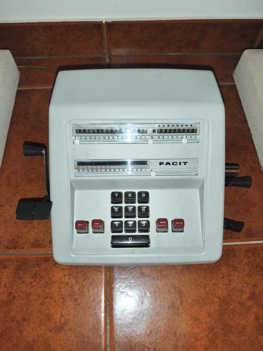 Máquina de somar FACIT