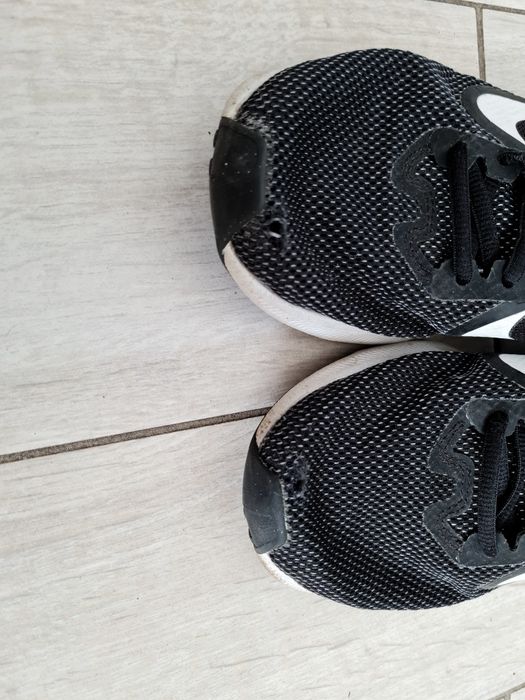 Czarne adidasy nike
Buty do biegania, na trening
 36.5
Wkładka 23