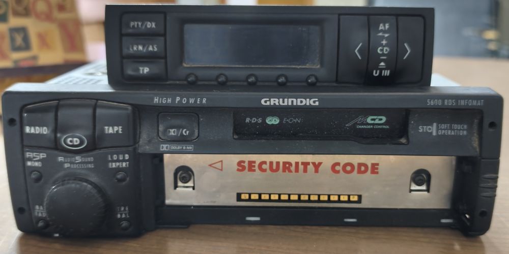 Se vê o anúncio é porque está disponível...Auto radio Grundig 5600 rds frente destacável