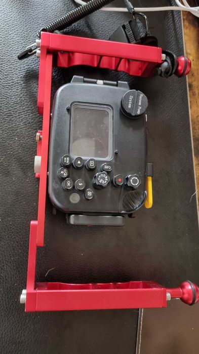 Câmara Olympus TG-6 c Caixa Estanque