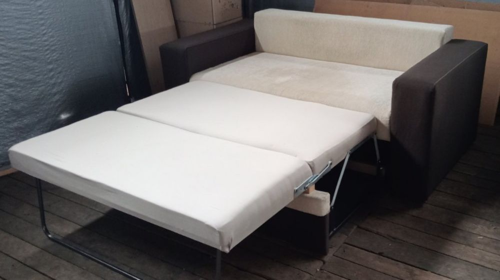 Диван. Меблі. Розкладний диван