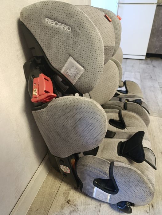 Два автокресла recaro