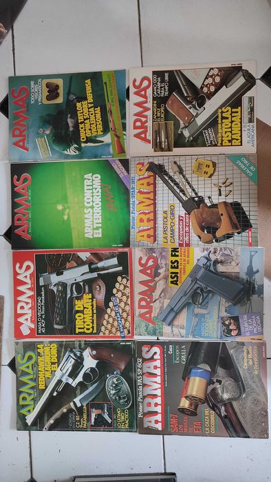 Lote 38 Revistas sobre Armas e Munições