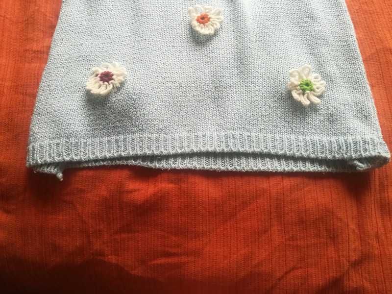 Błękitna kamizelka z kwiatkami