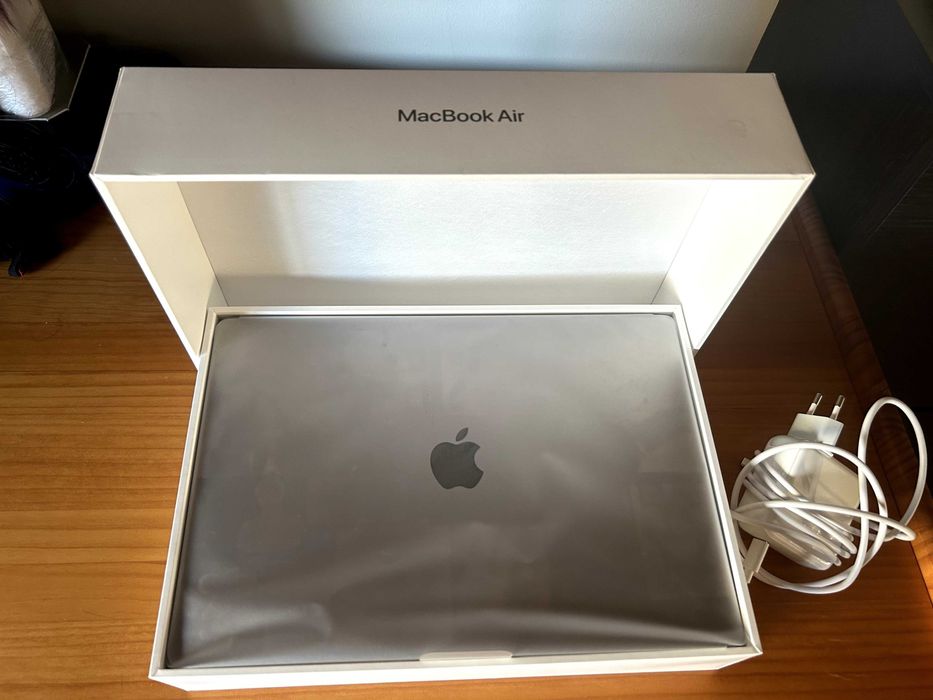 MacBook Air Retina 13” 2020 — i3, 8GB RAM, 256GB SSD, com caixa e carregador