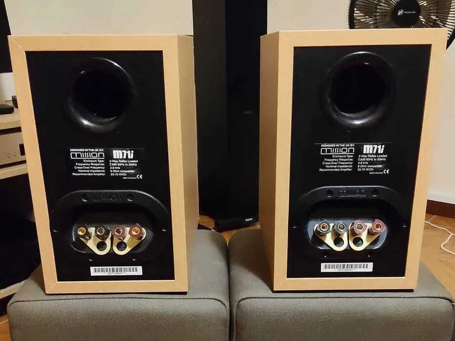 Colunas monitoras Mission m71i como novas