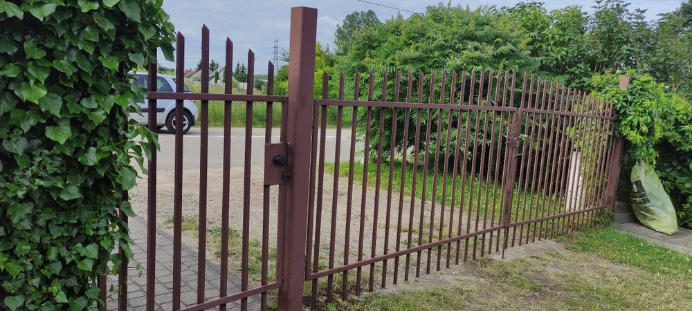 Brama wjazdowa z furtką